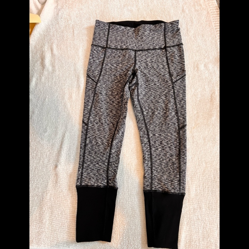 Lululemon Rebel Runner Crop (Spaced Out Space Dye Black White / Black) size 6